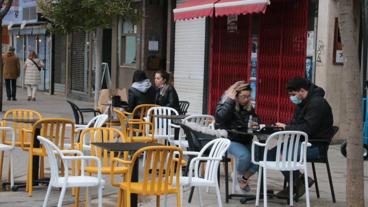 Imagen de la terraza de un bar de la Zona Alta de Lleida.