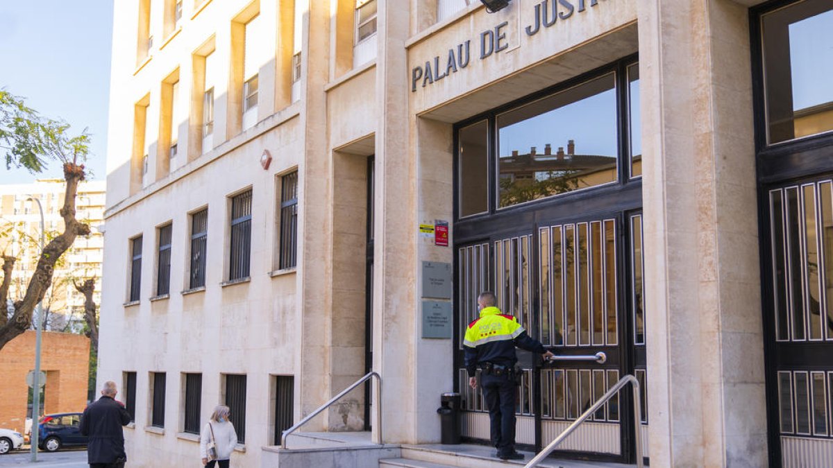 Fachada del Palacio de Justicia de Tarragona.