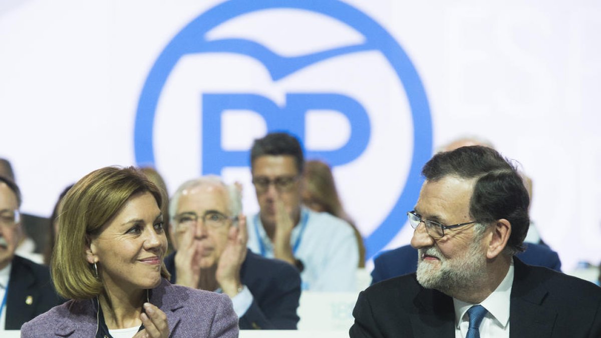 El president del PP, Mariano Rajoy, amb Maria Dolores de Cospedal al 2017.