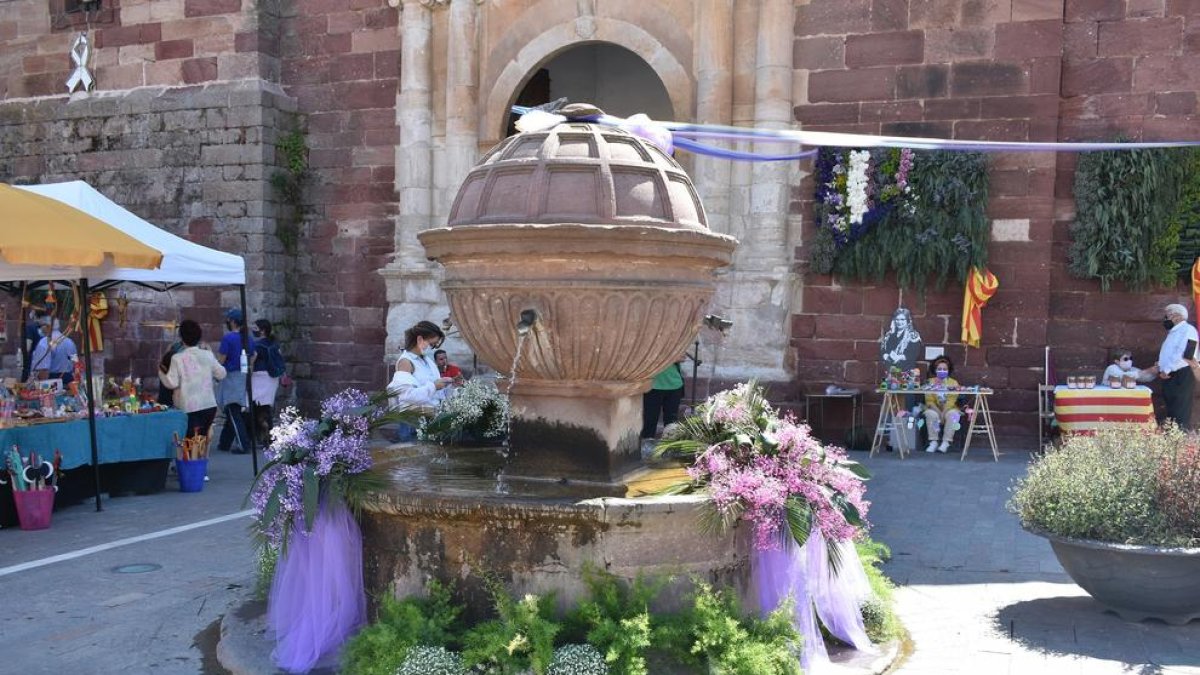 Aspecte d ela plaça Major de Prades durant la Festa de la Farigola.