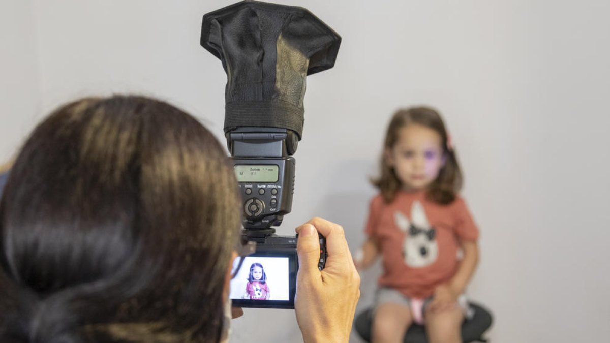 Foto Ferran és una de les poques botigues de fotografia professional que queden a Tarragona i pateixen pel seu futur amb el nou DNI.