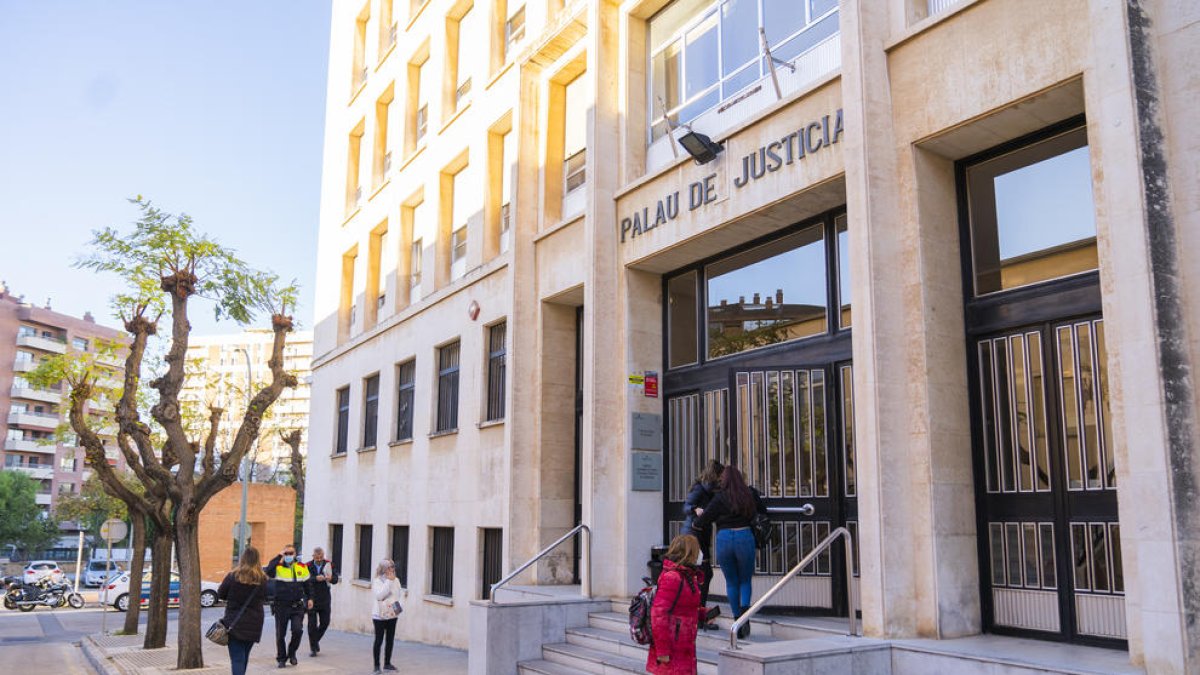 Façana del Palau de Justícia de Tarragona.