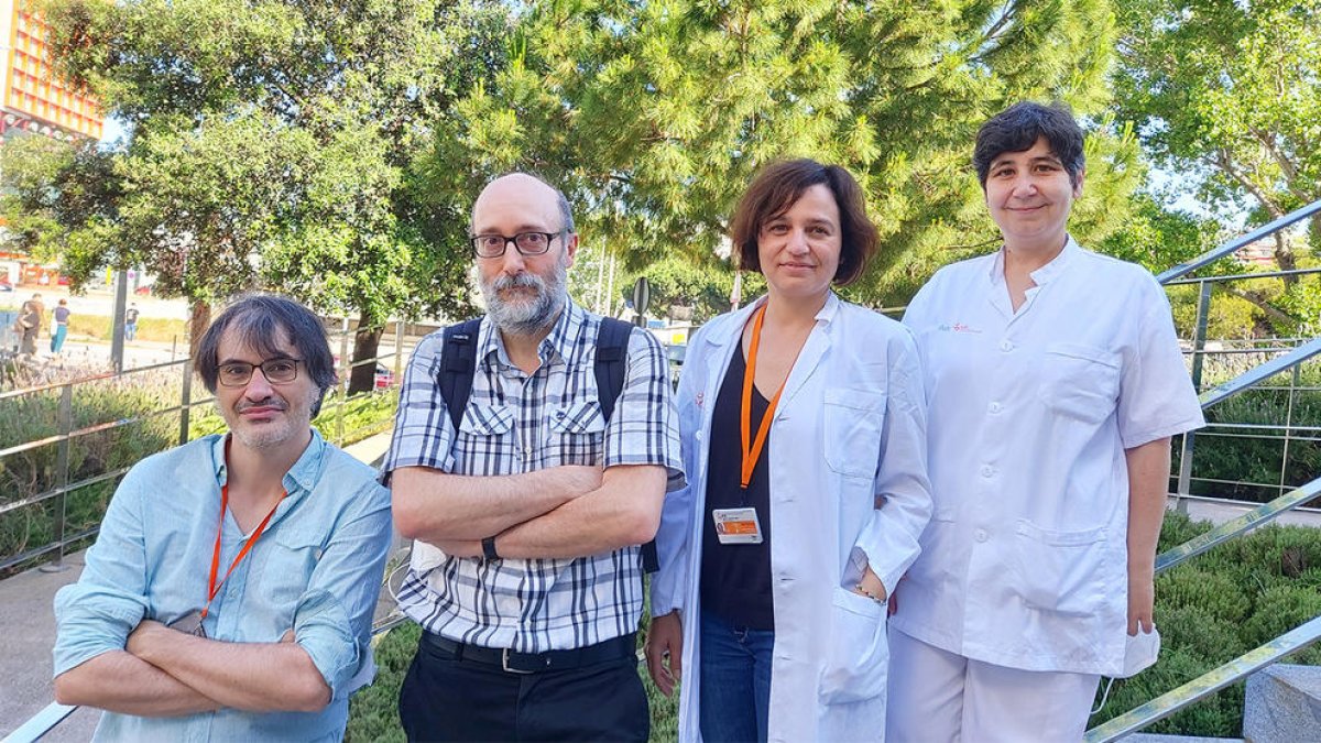 Equip d'investigadors de l'IDIBELL. D'esquerra a dreta Jordi Bruna, Antonio Rodríguez-Fornells, Marta Simó i Àngels Pera.