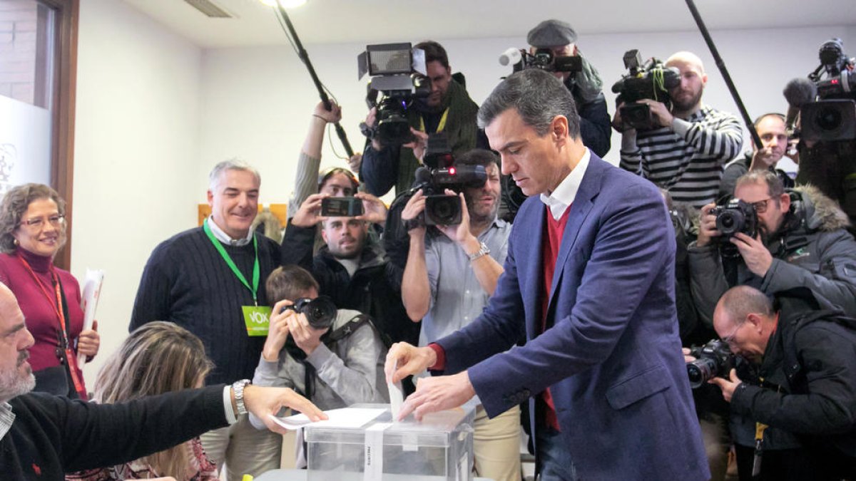 Imagen de archivo de Pedro Sánche votando a las elecciones del 10-N.