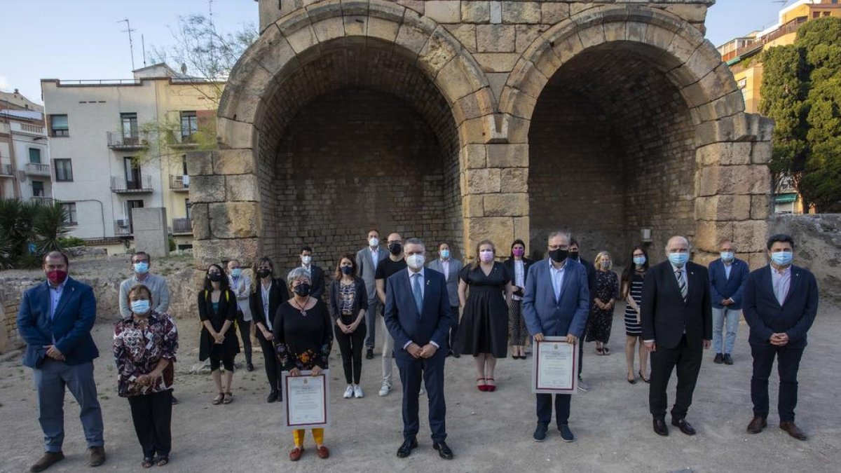 Imagen de los assistens al acto de reconocimiento de Sanromà y Brunet.