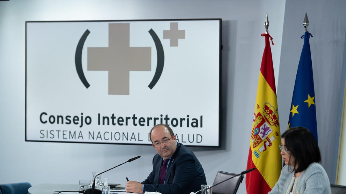 La ministra de Sanitat, Carolina Darias, i el ministre de Política Territorial, Miquel Iceta, en roda de premsa a Madrid.