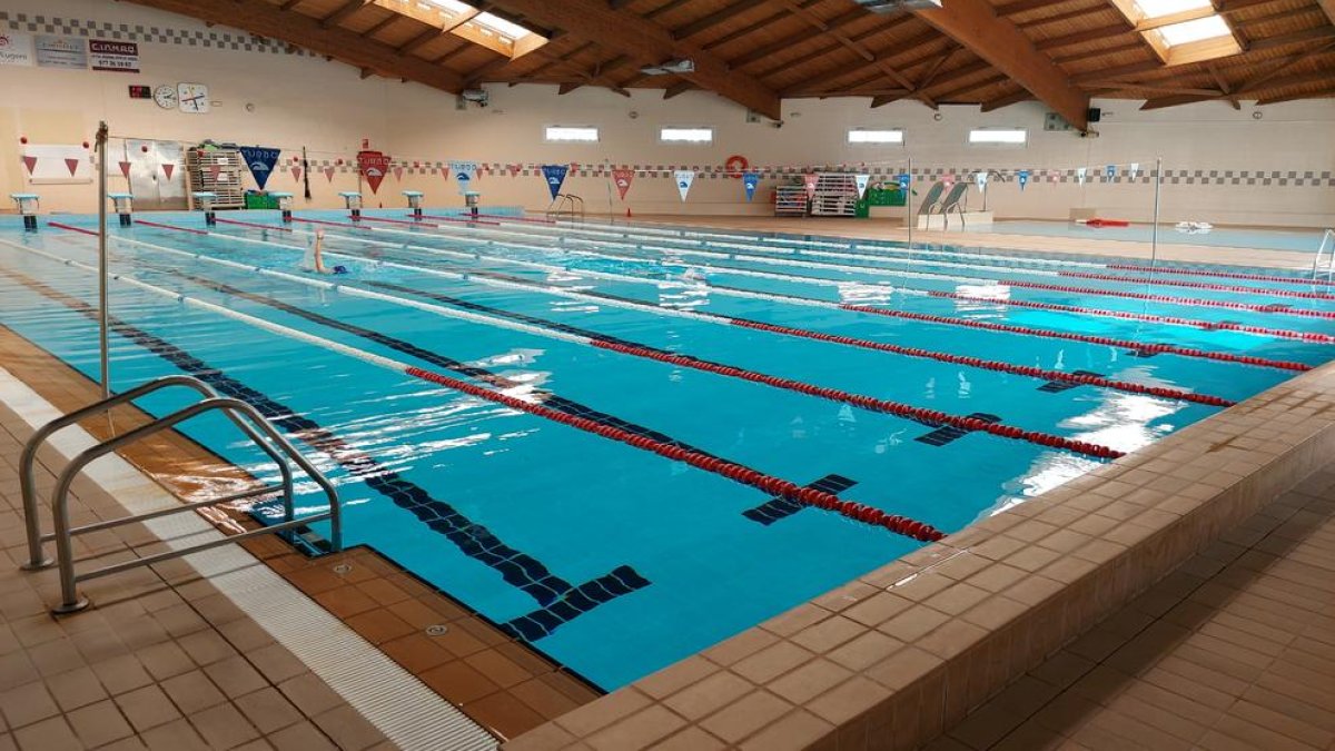 Imatge de la piscina del Palau Municipal d'Esports de Cambrils.