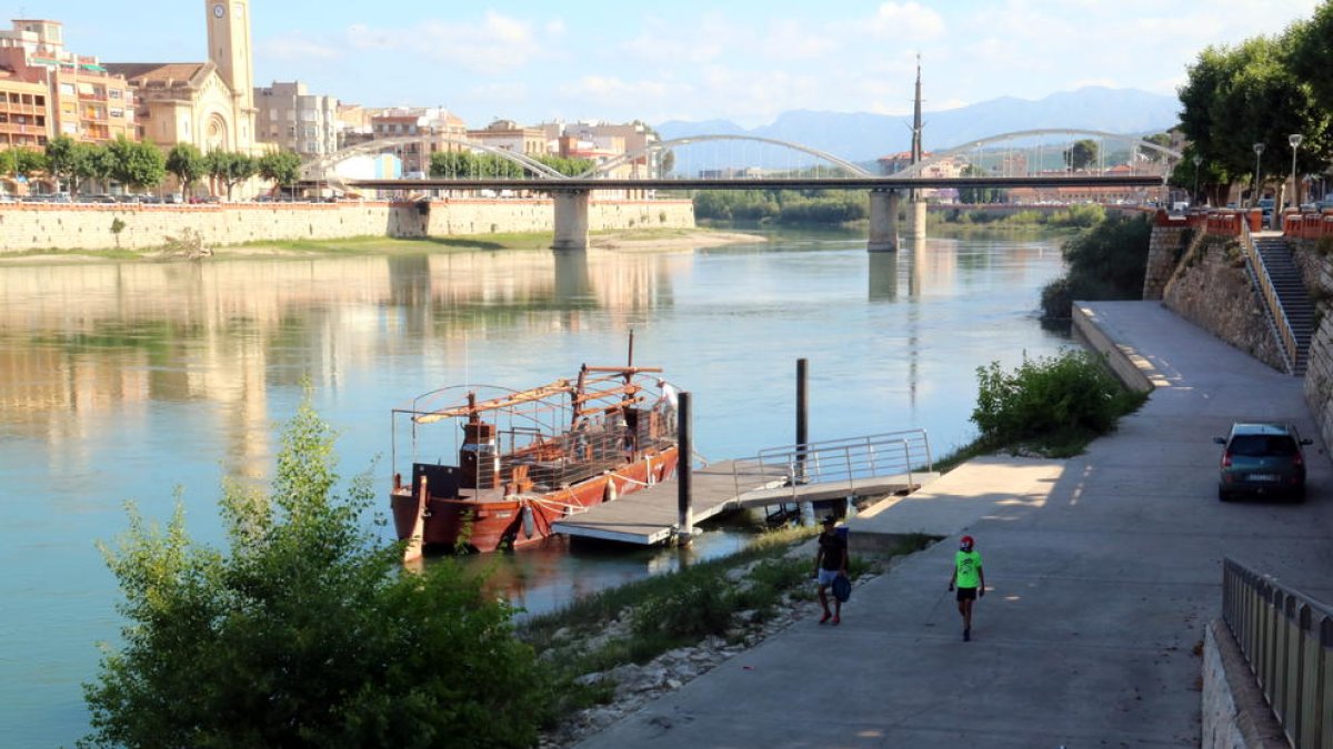 Vistes general del riu Ebre a Tortosa.