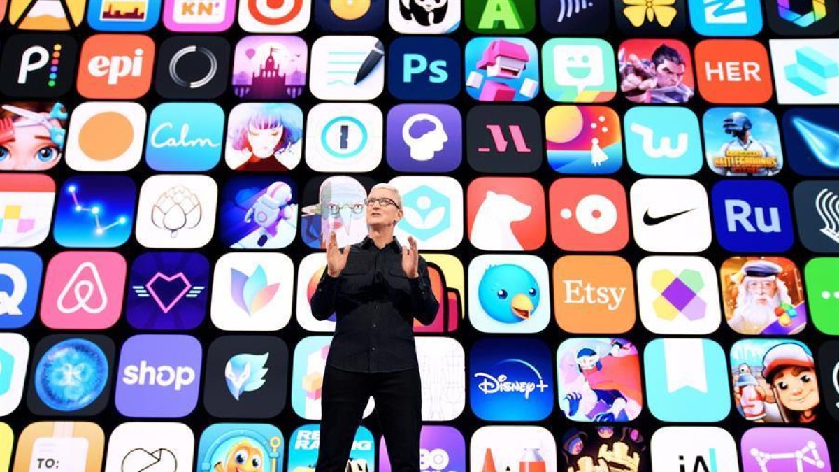 El màxim responsable d'Apple, Tim Cook, durant la presentació de l'iOS15.