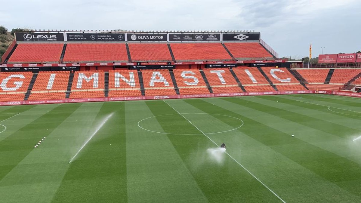 El Nou Estadi, antes del duelo.