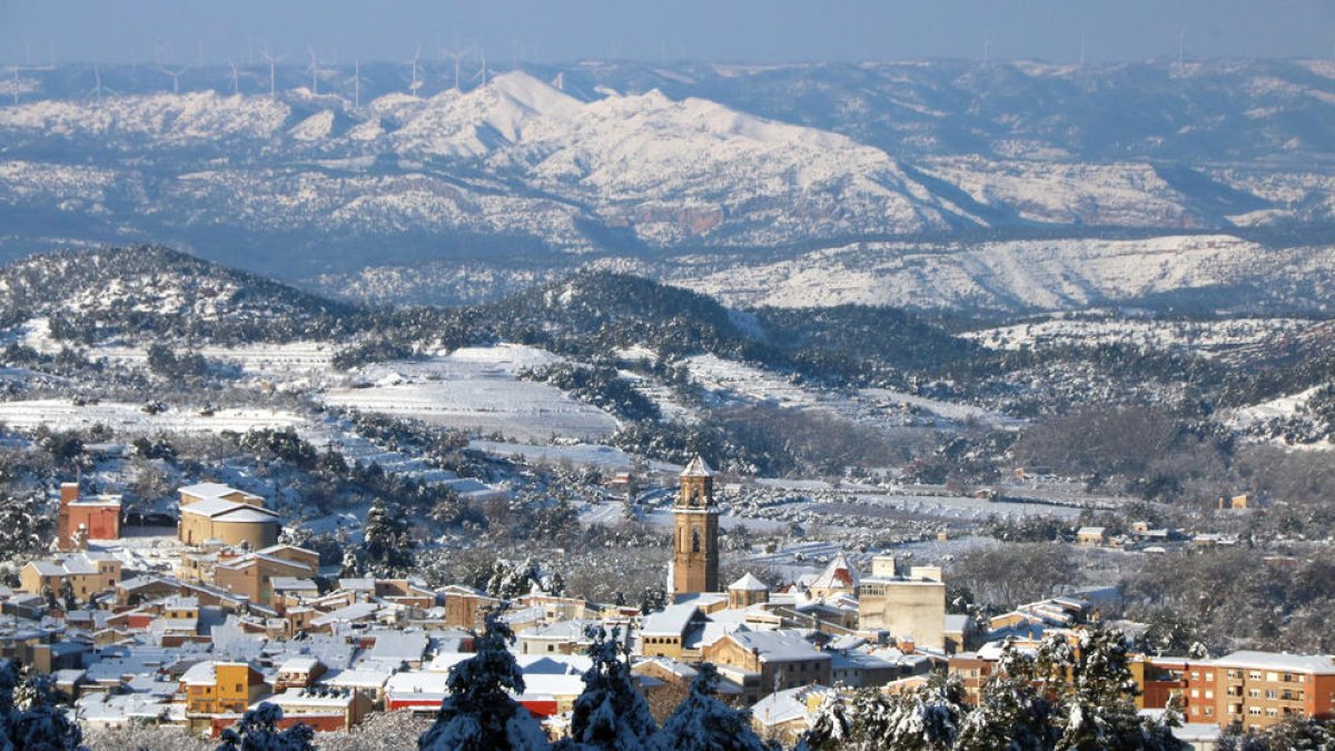 Panorámica de Falset, la capital del Priorat, completamente nevada.