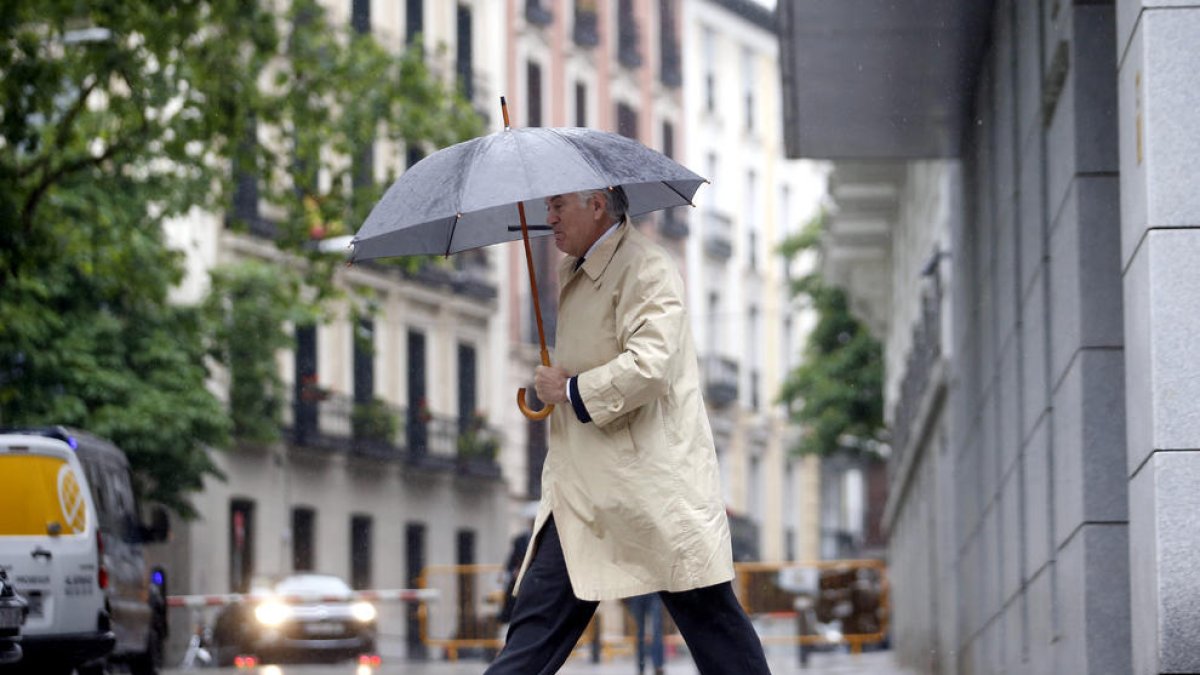 Luís Bárcenas llegando a la Audiencia Nacional para conocer si ingresa en prisión.