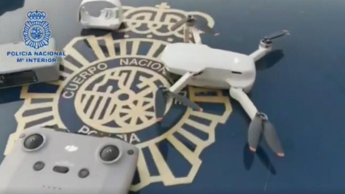 El dron interceptado por la Policía.