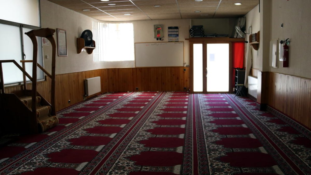 Sala de la mesquita del carrer Progrés de Ripoll.