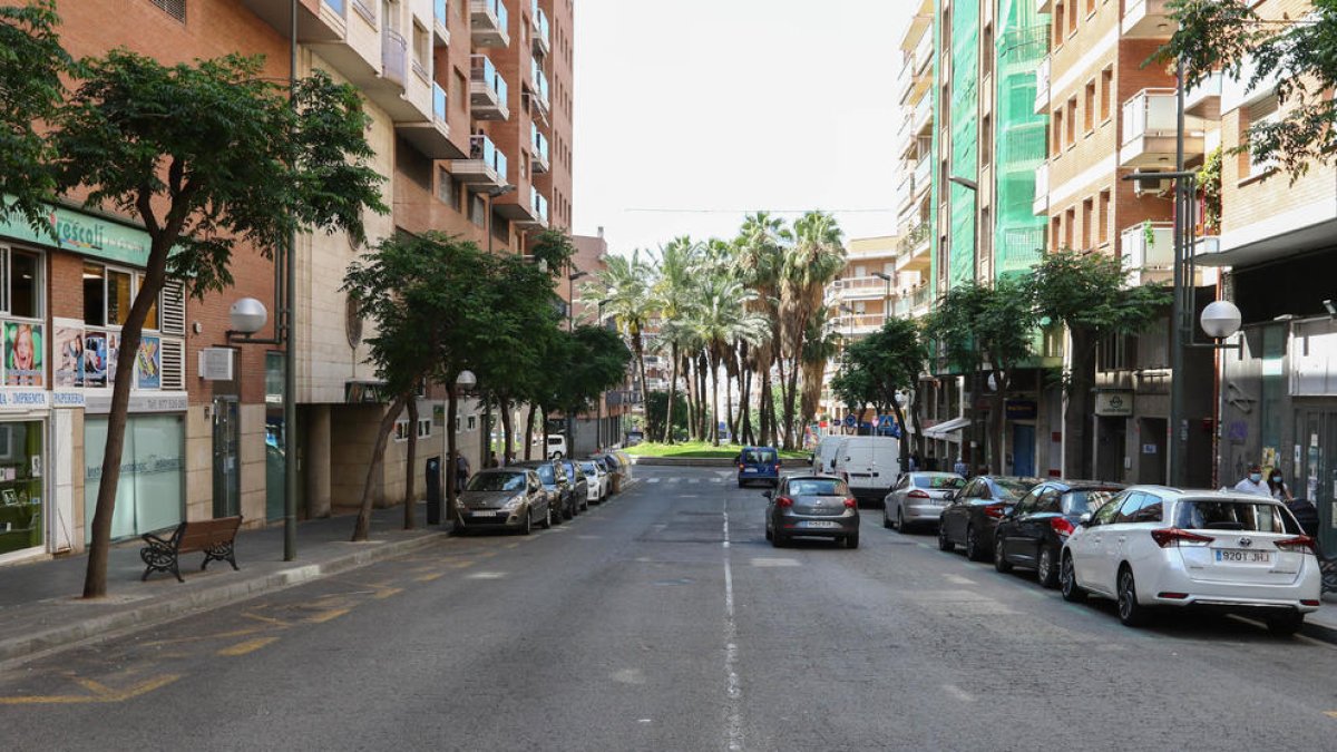 La calle Pere Martell, situado en la zona de la Verge del Carme, será uno de los primeros beneficiados.
