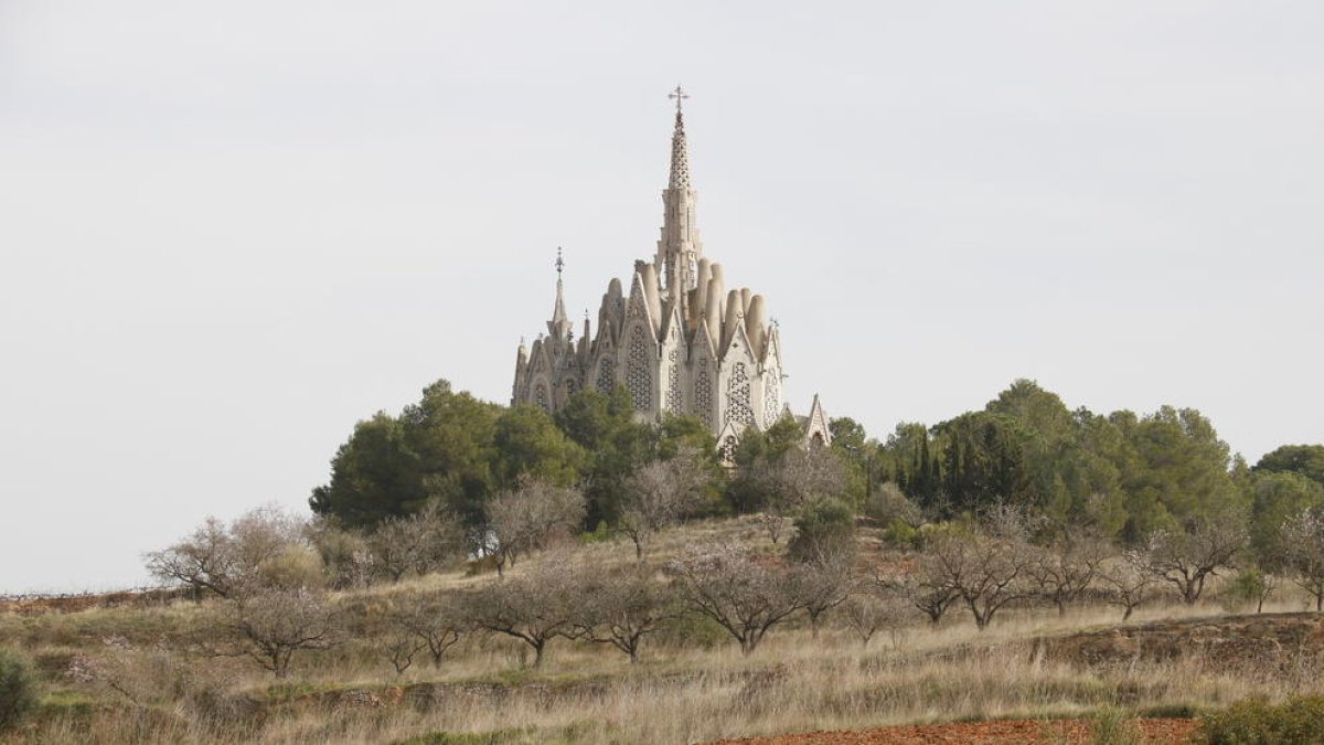 Santuari de la Mare de Déu de Montserrat de Montferri, obra de Jujol, deixeble de Gaudí.