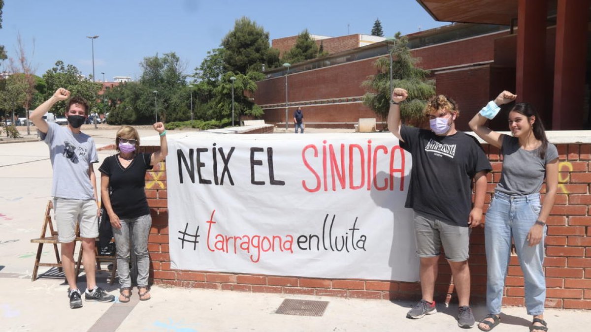 Pla sencer d'alguns dels impulsors del Sindicat d'Habitatge de Tarragona.