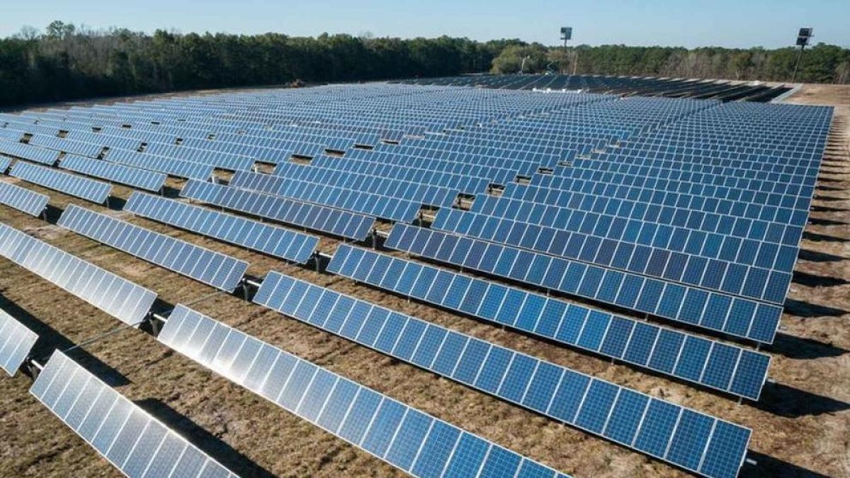 Imatge d'arxiu d'una planta fotovoltaica com la proposada a Falset.