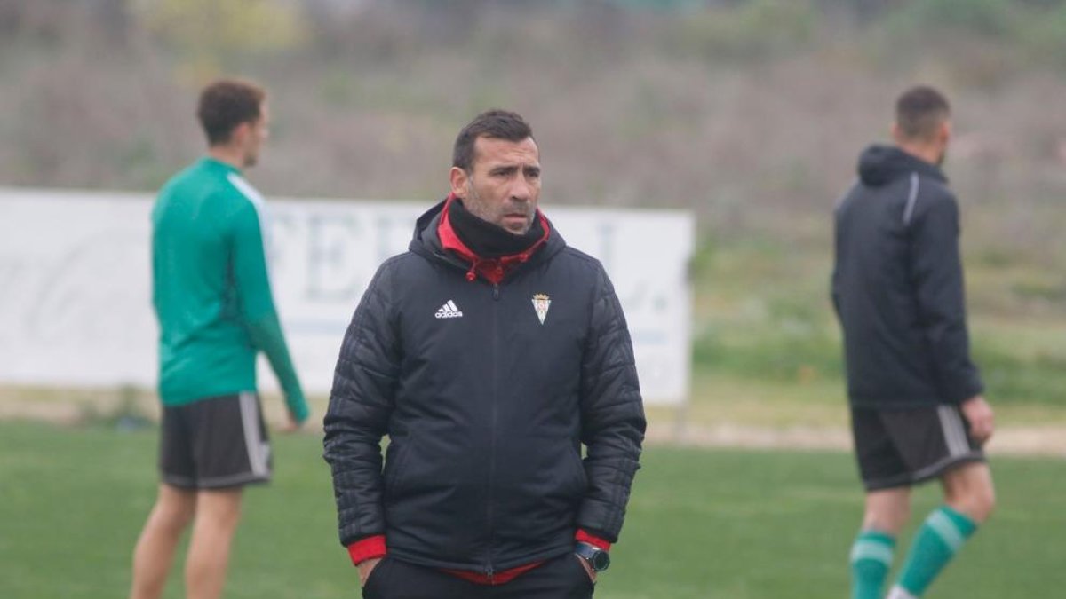 Raúl Agné, durant la seva etapa al Córdoba, últim equip que ha entrenat abans de fitxar pel Nàstic.