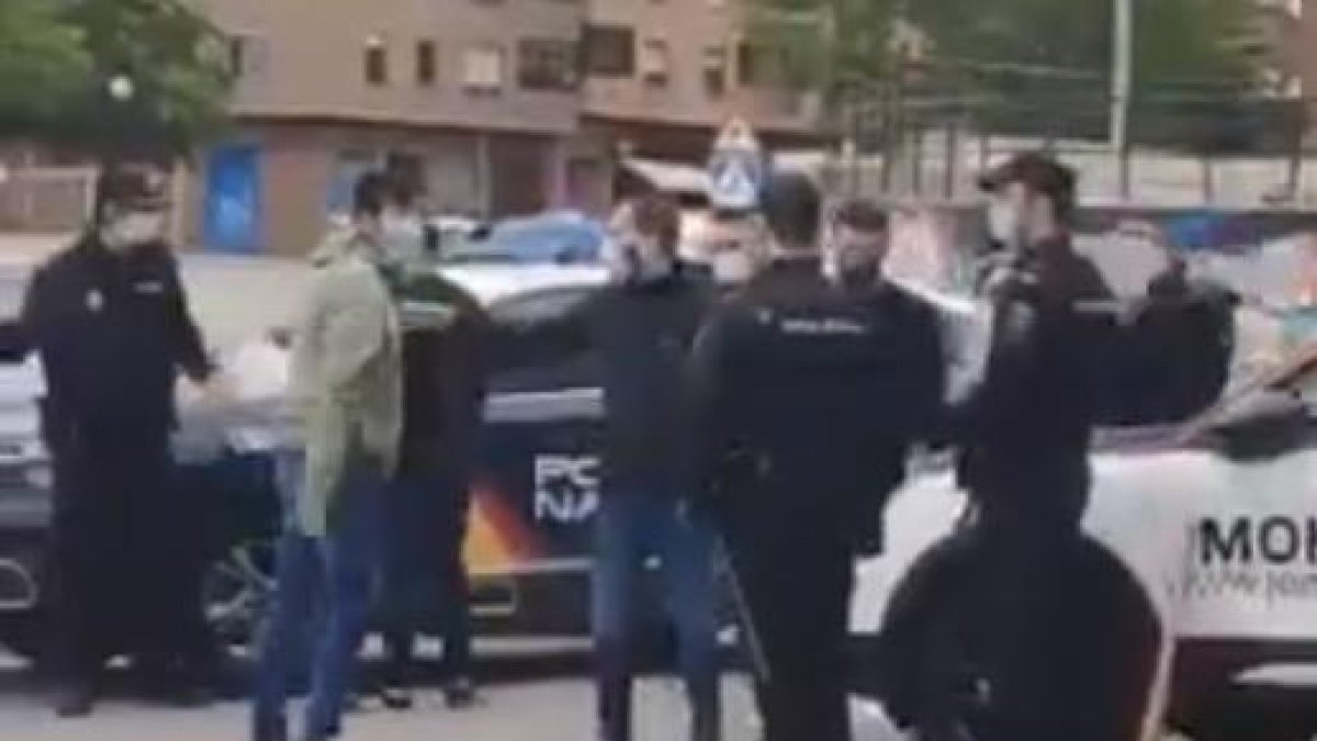 La Policia Nacional ha hagut d'intervenir en la sortida dels jugadors.