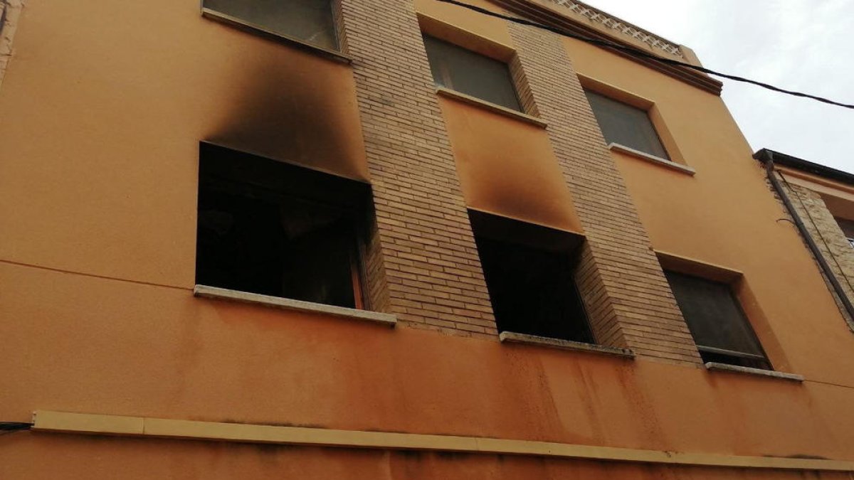 Imagen de la vivienda que ha sufrido el incendio.