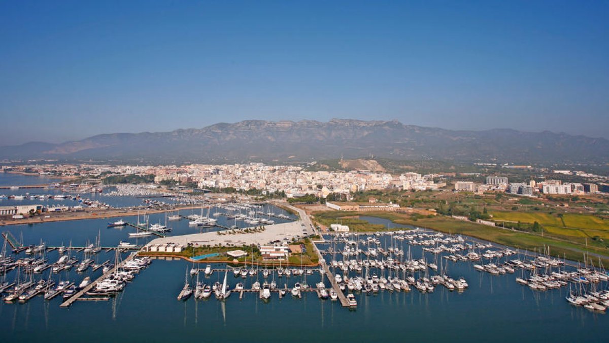 Imagen aérea del puerto de Sant Carles de la Ràpita.