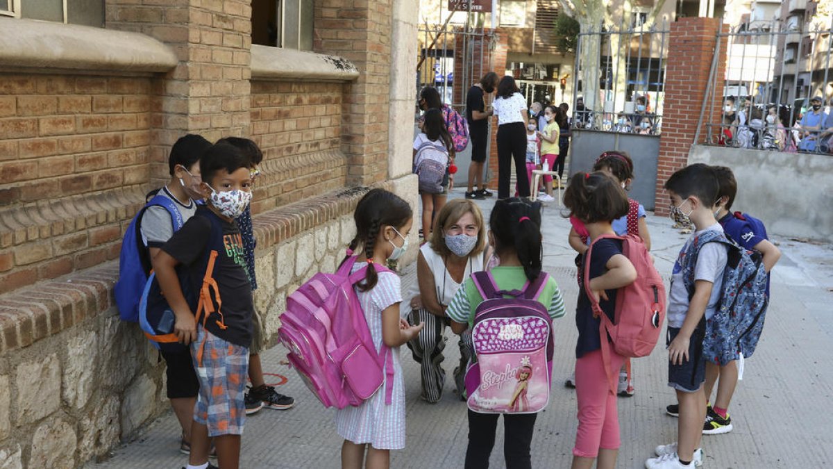 Una imagen de archivo del inicio de este curso 2020-2021 en la Escuela Prat de la Riba.