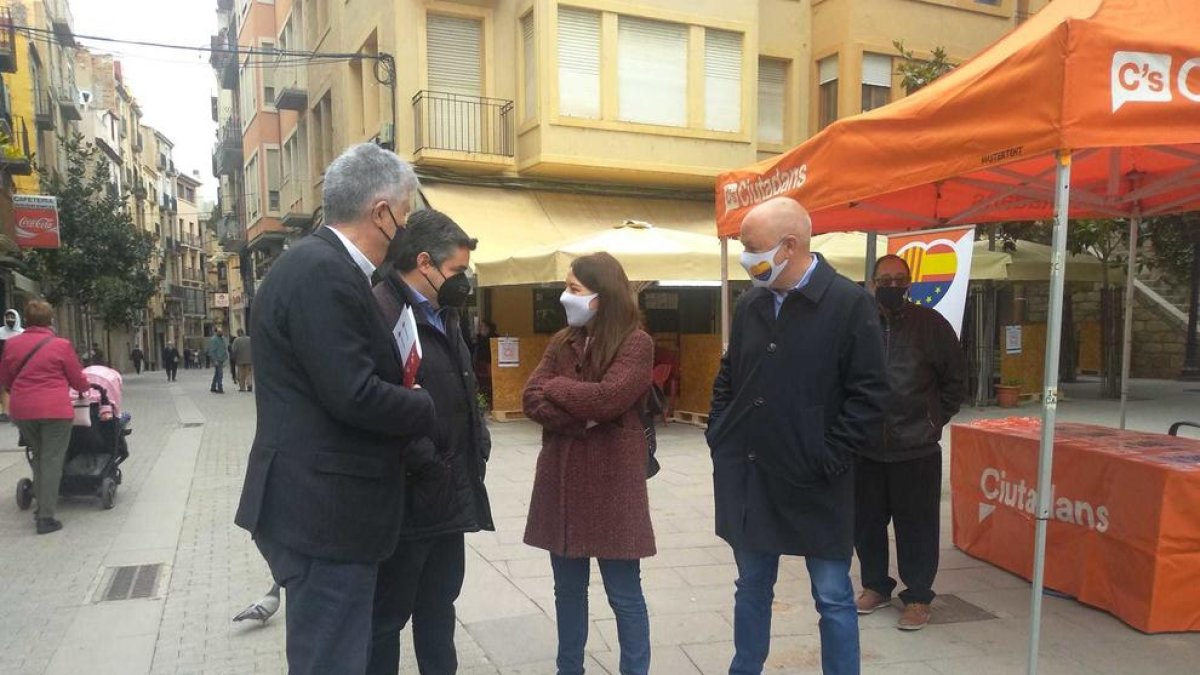 El cap de llista de Cs per Tarragona ha visitat la Cambra de Comerç de Tortosa.