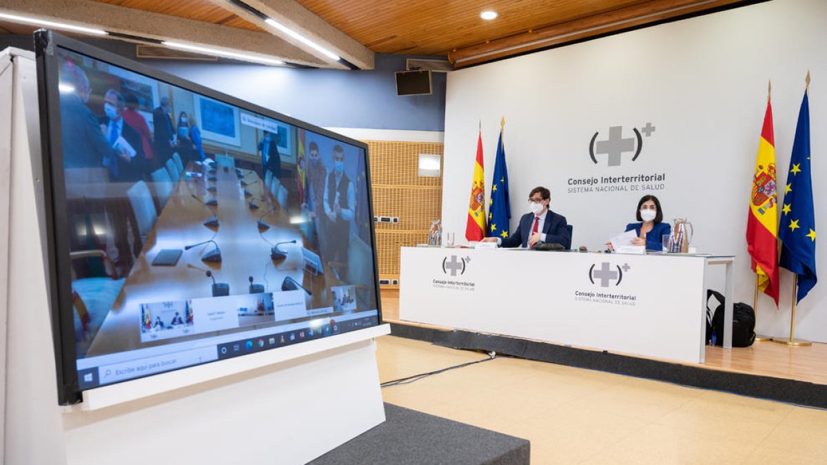 Una pantalla muestra los preparativos del Consejo Interterritorial de Salud.