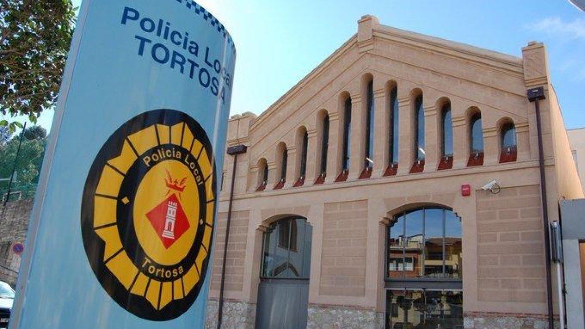 Imagen de la comisaría de la Policía Local de Tortosa.