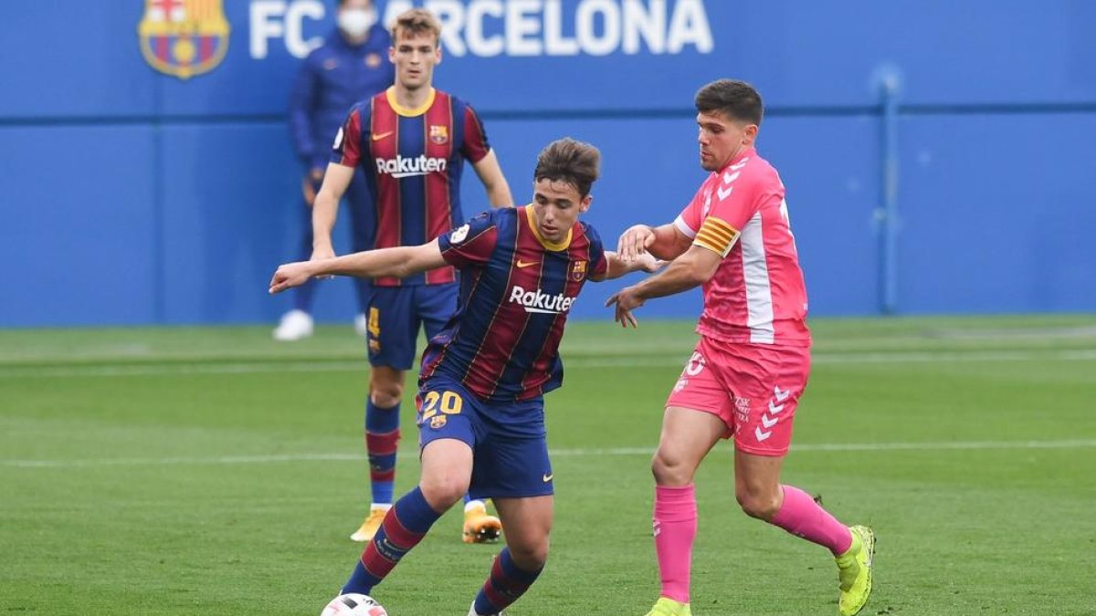 Un momento del Barcelona B-Llagostera de la semana pasada, que acabó con derrota de los gerundenses (4-2).