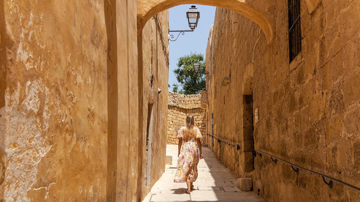 Imatge d'un carreró a Cittadella, a la illa de Gozo.