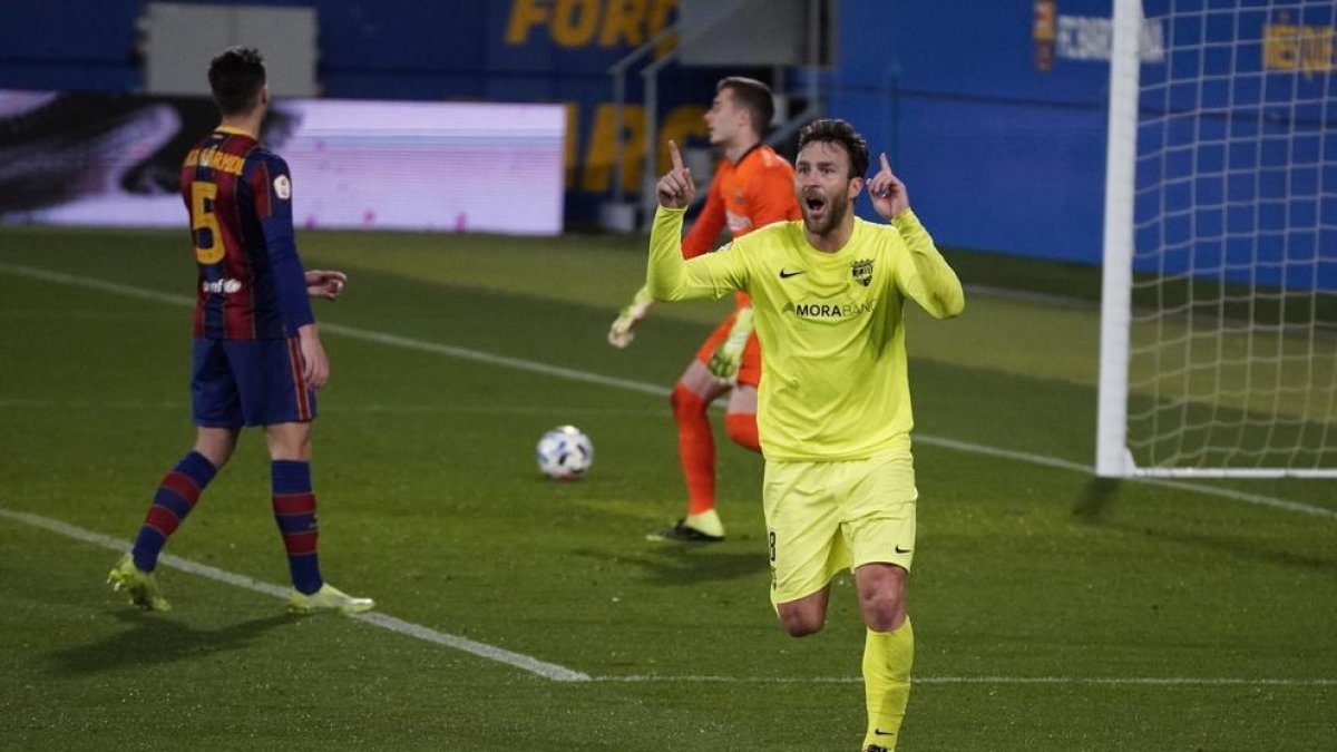 Víctor Casadesús celebra el gol que marcó en el anterior partido, en el Estadio Johan Cruyff, contra el Barcelona B.