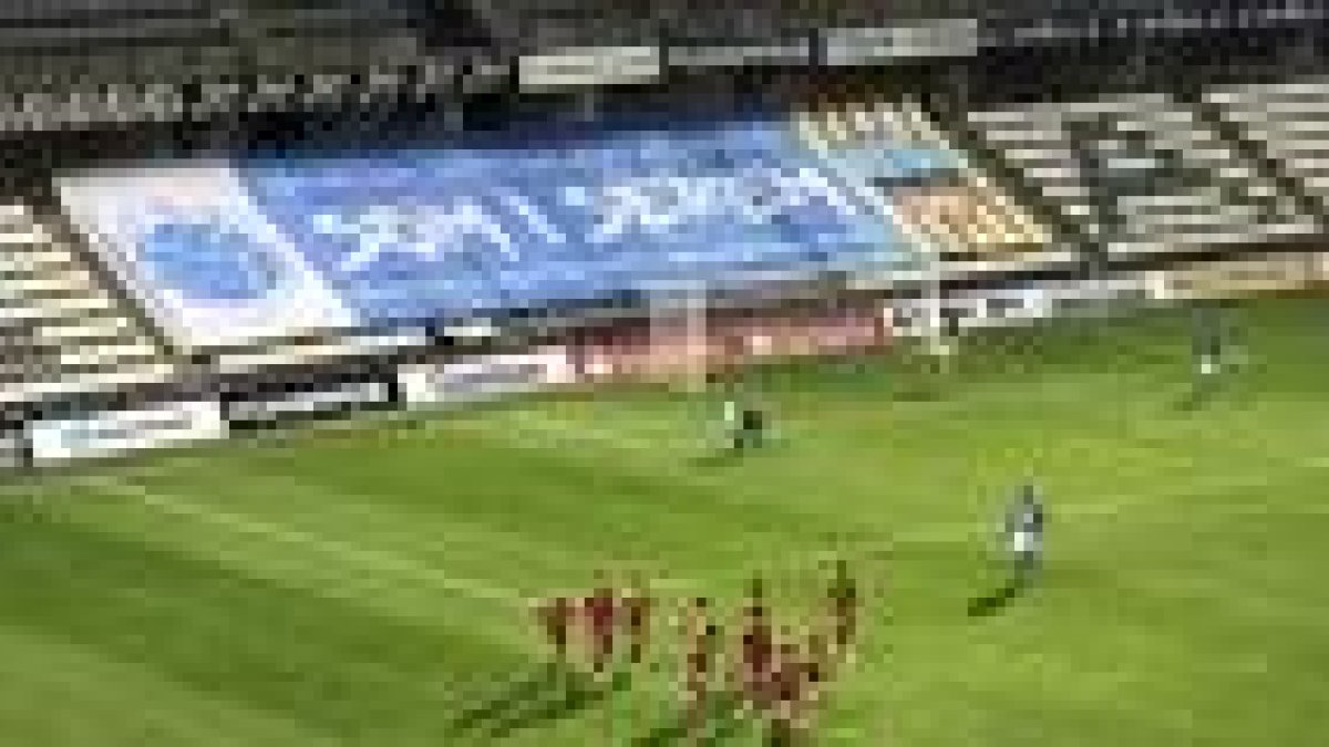 Els jugadors del Nàstic celebra un gol contra el Lleida
