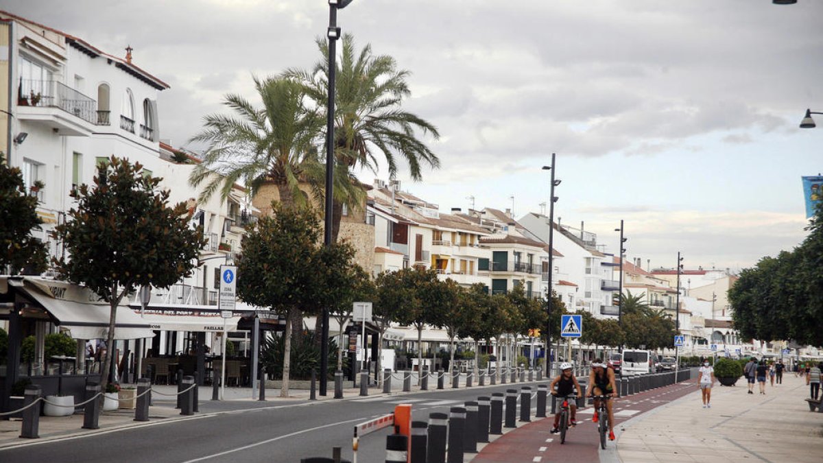 Imagen del paseo martím de Cambrils.