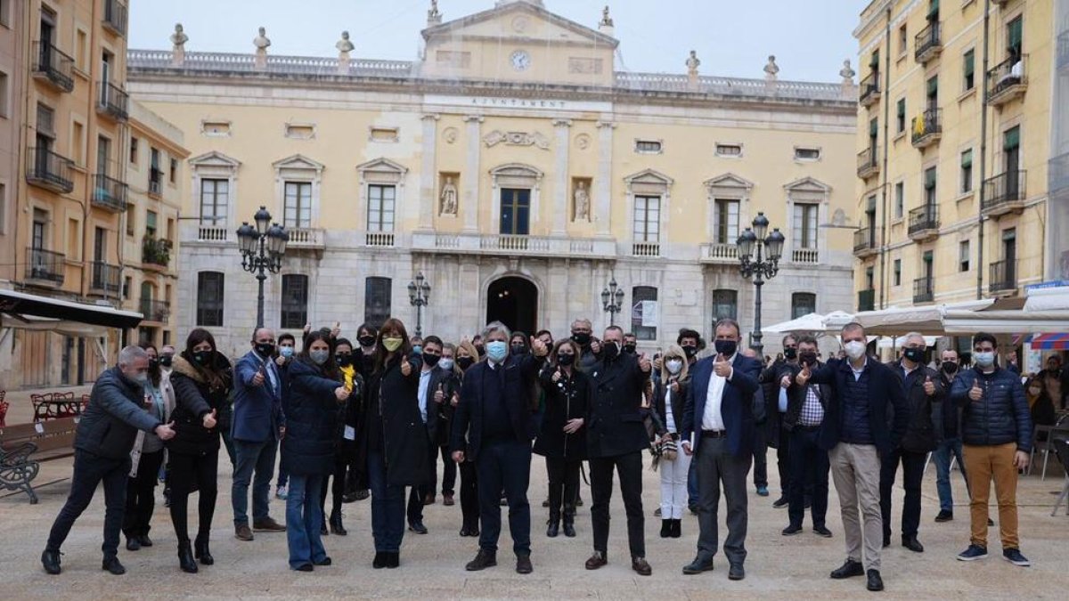 Junts per Catalunya a la demarcació de Tarragona ha presentat aquest matí el manifest final de campanya a la plaça de la Font.