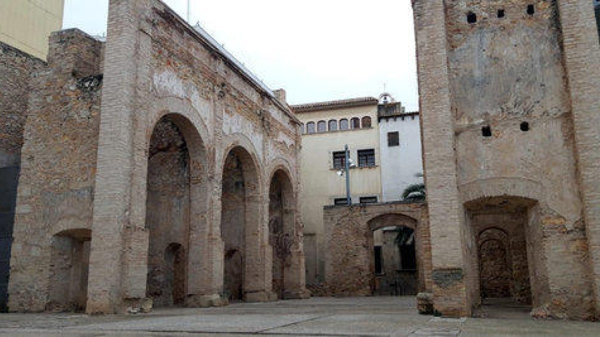 Pla general de la plaça dels Dolors de Tortosa.