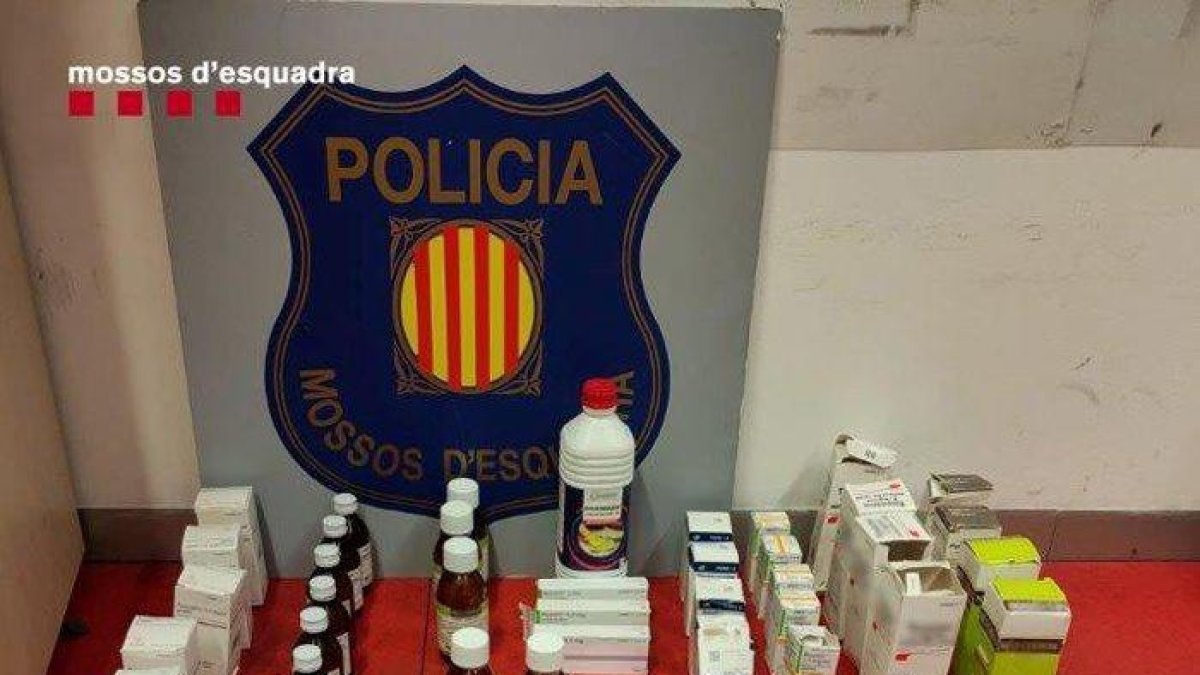 Medicamentos intervenidos al detenido.