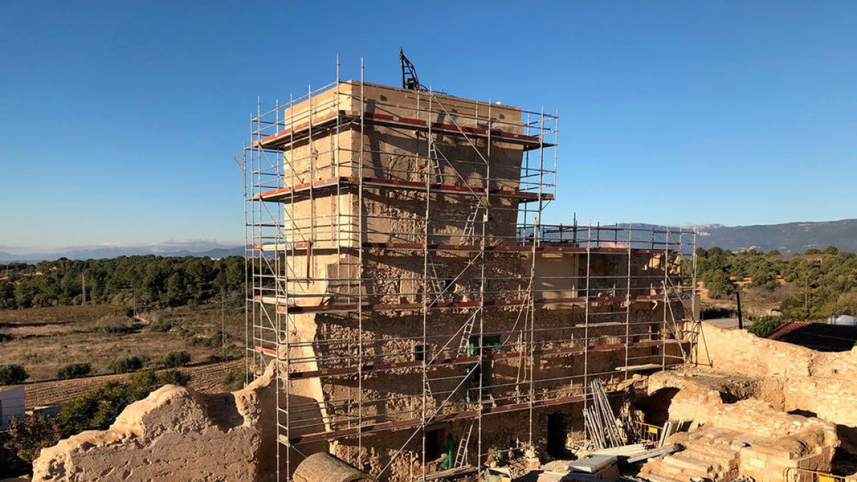 Imagen de las obras de rehabilitación del castillo de Vallmoll.