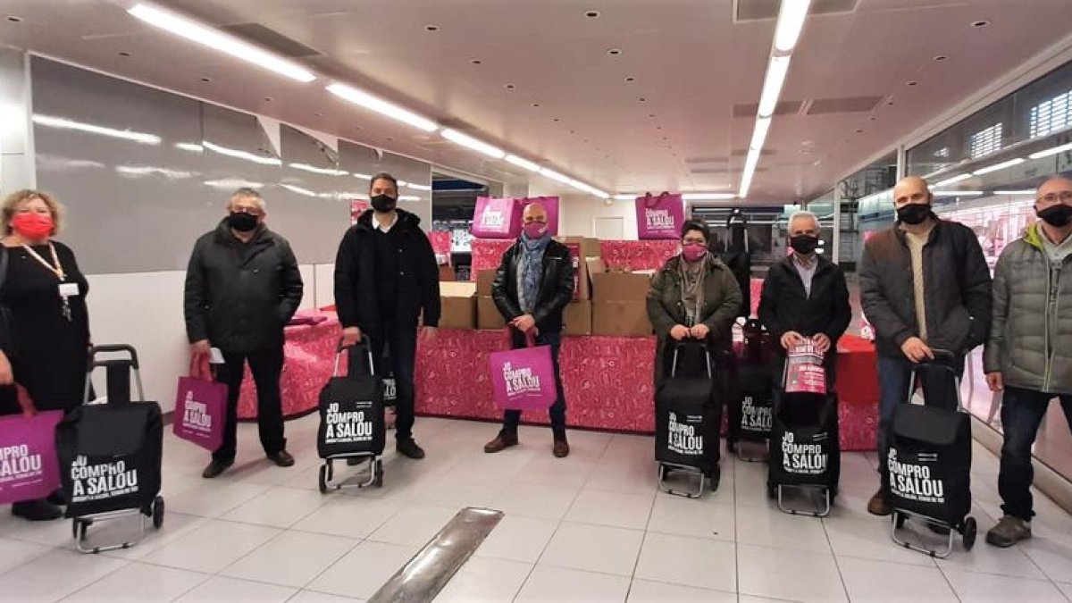 El acto de entrega en el Mercat Municipal de Salou.