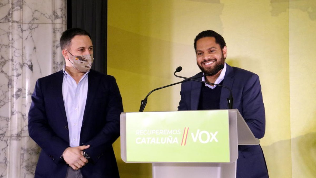 Ignacio Garriga acompañado del presidente del partido, Santiago Abascal.