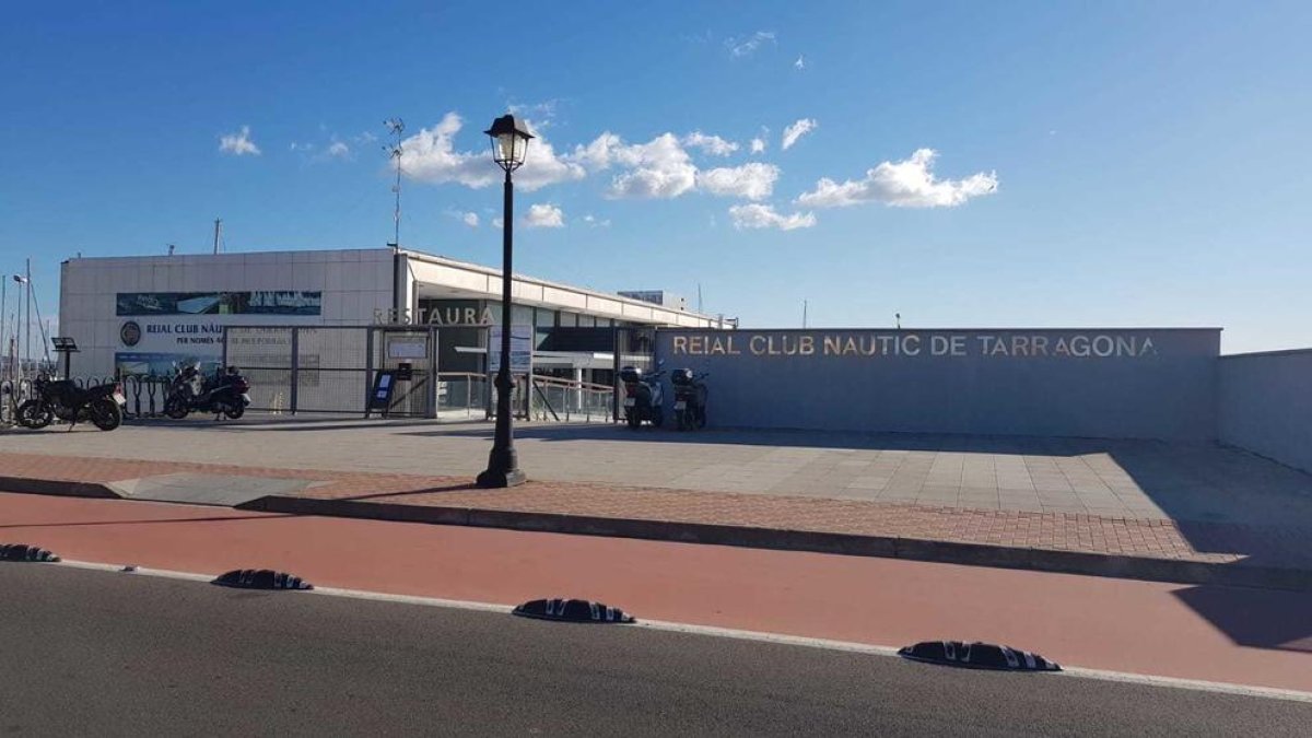 La façana del Real Club Nàutic Tarragona.