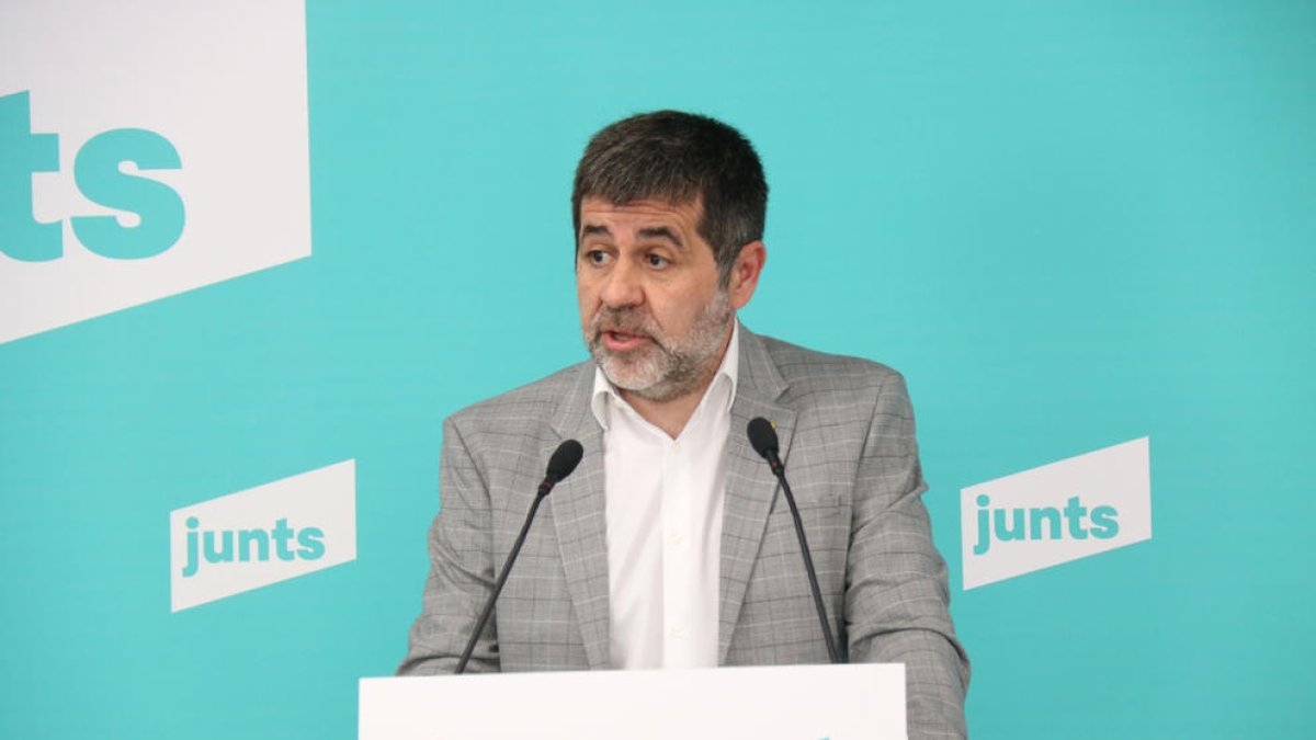 El secretario general de JxCat, Jordi Sànchez, en rueda de prensa desde la sede del partido.