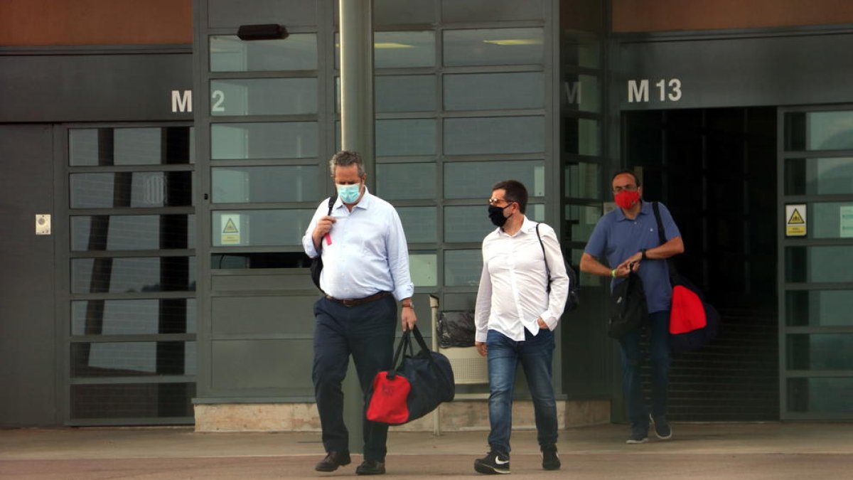 Moment de la sortida de Lledoners de Joaquim Forn, Jordi Sànchez i Josep Rull, en una imatge d'arxiu.