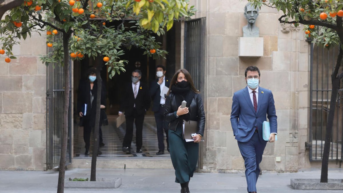 El vicepresidente del Gobierno, Pere Aragonès, y la consellera de la Presidència, Meritxell Budó, en una imagen de archivo.