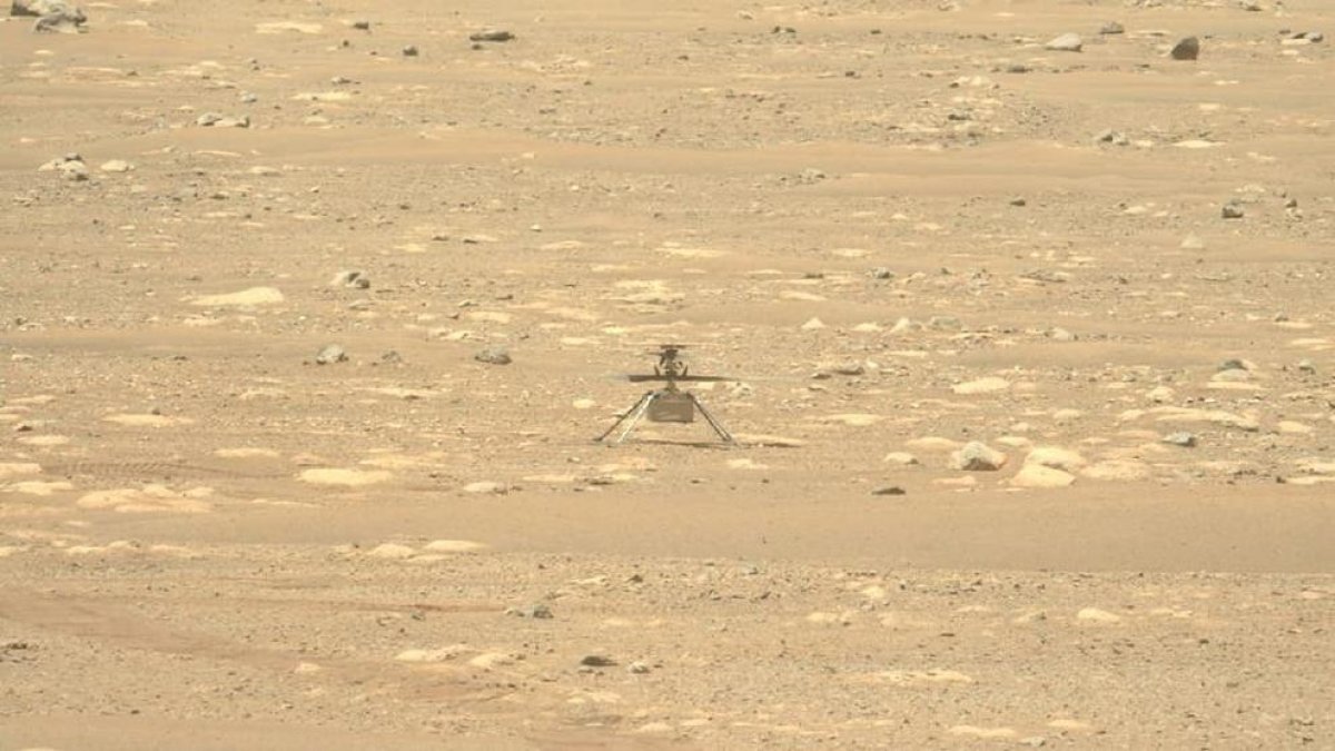 Ingenuity sobre la superficie de Marte.