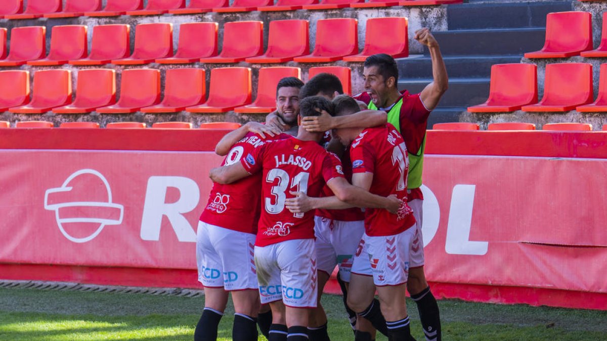 Los jugadores del Nàstic celebran un gol anotado esta temporada en el Nou Estadi.