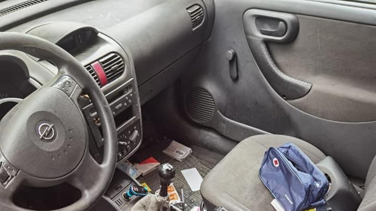 Imagen de uno de los coches en cuyo interior robaron durante la oleada de noviembre y diciembre.