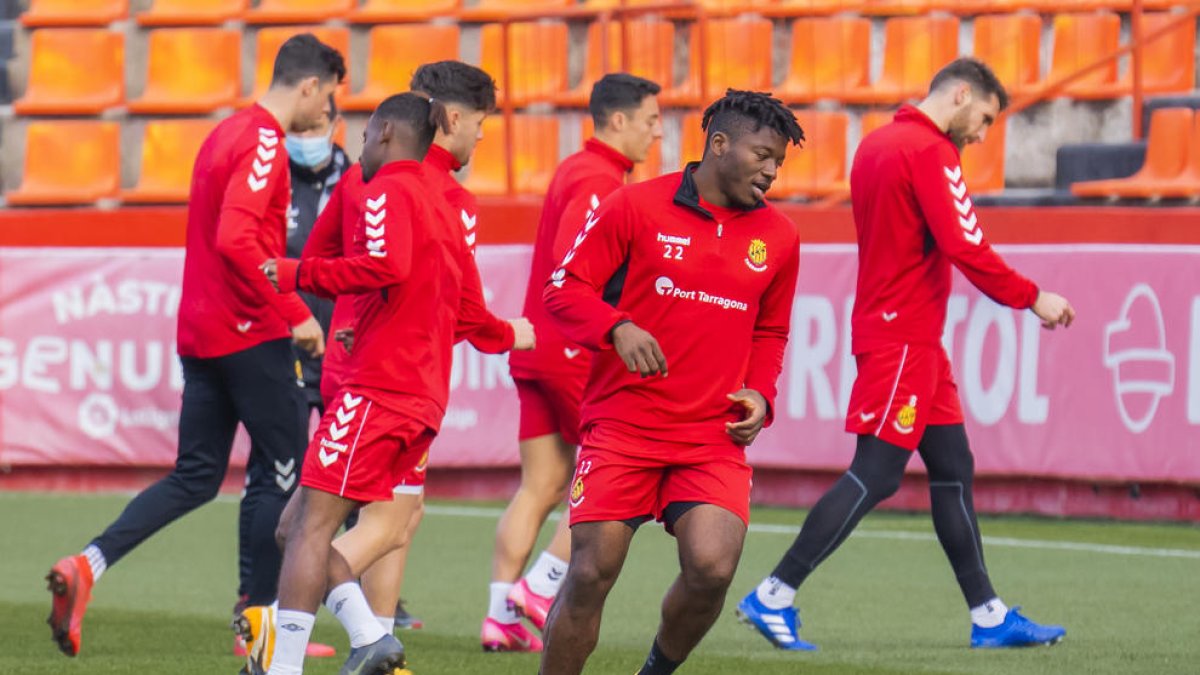 Thomas Amang, durante un entrenamiento con la camiseta del Nàstic esta semana.