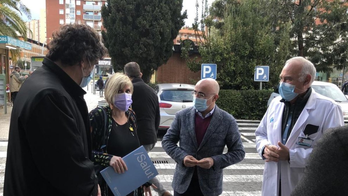 La consellera Alba Vergés durante la visita al Hospital Joan XXIII.